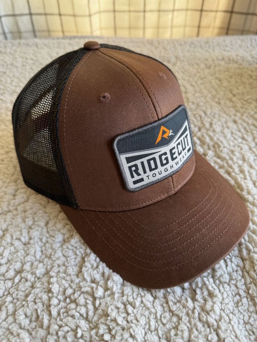 Ridgecut brown trucker cap with mesh SnapBack closure
